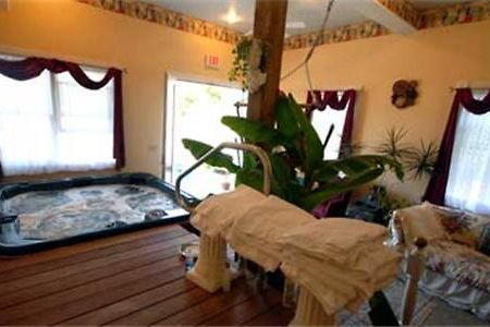 The Lion And The Rose Bed & Breakfast Whitefield Екстериор снимка