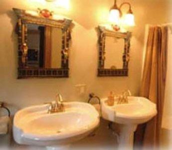 The Lion And The Rose Bed & Breakfast Whitefield Стая снимка